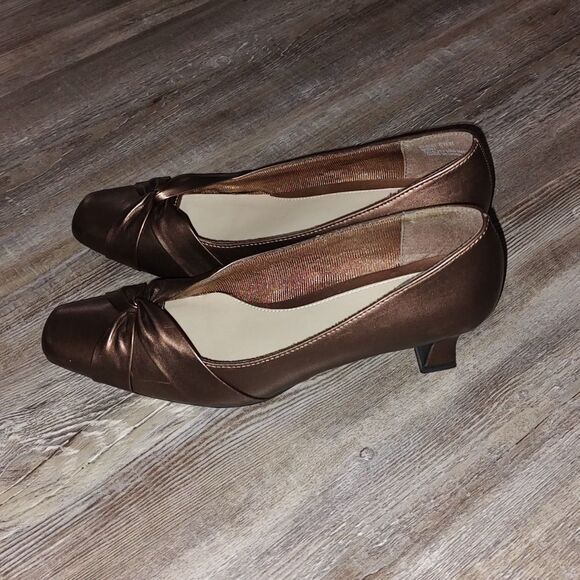 Charm Step  Bronze  heels  Sz 8WW - Picture 3 of 8